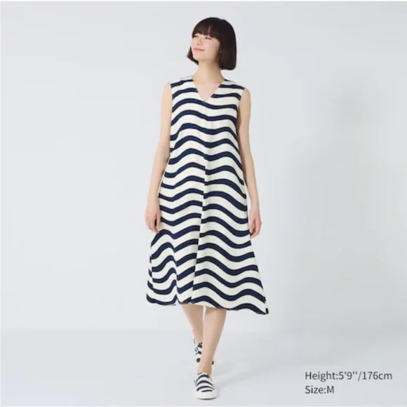 ๐ NWT Marimekko x Uniqlo Navy and White Wave Pattern Midi Dress- size L ๐ - Picture 1 of 9